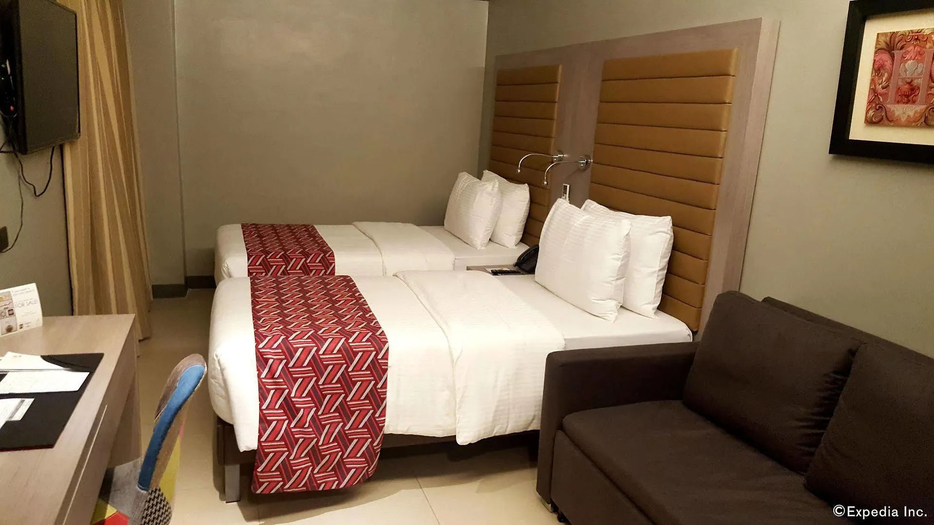 Solace Hotel Manila 3*,