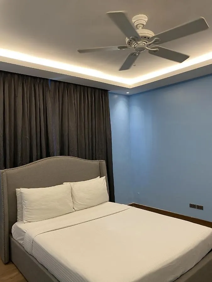 Solace Hotel 3*, Makati City
