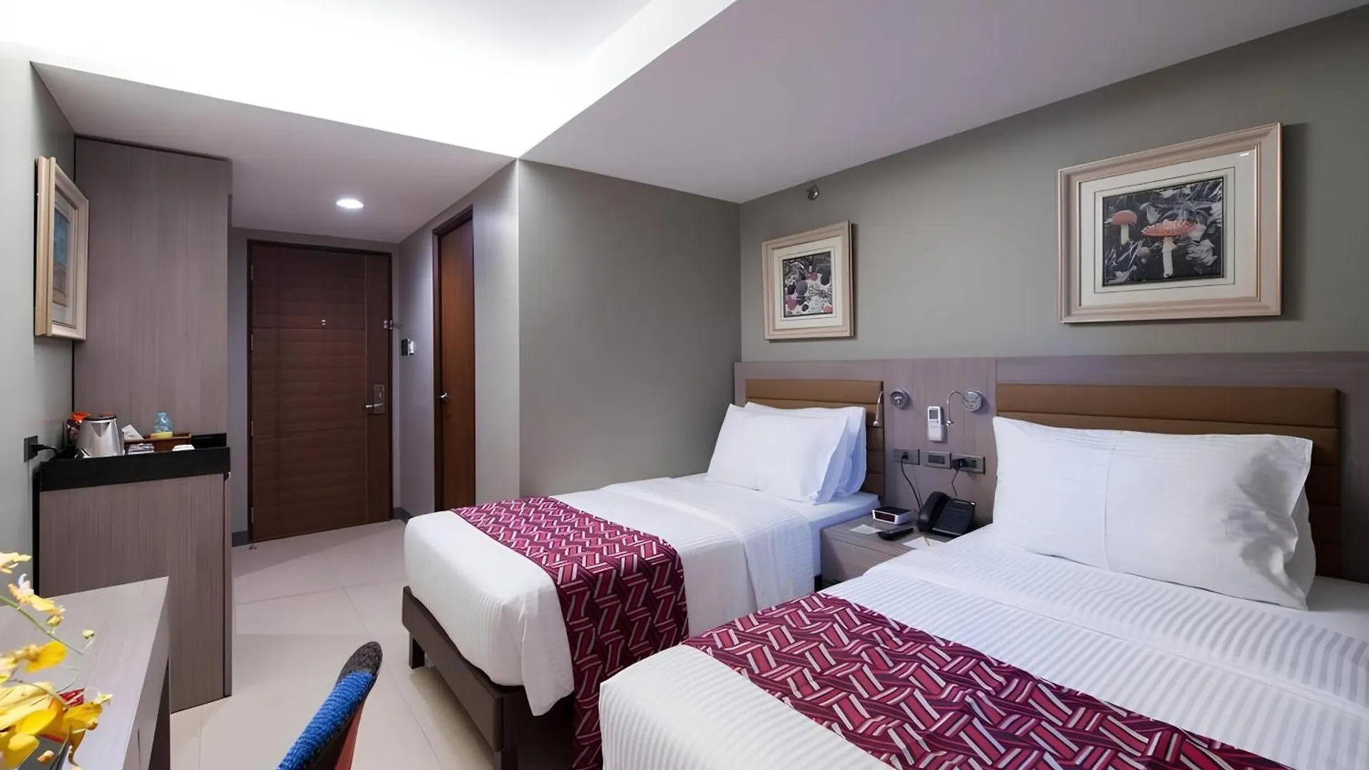 Solace Hotel 3*, Makati City Philippines