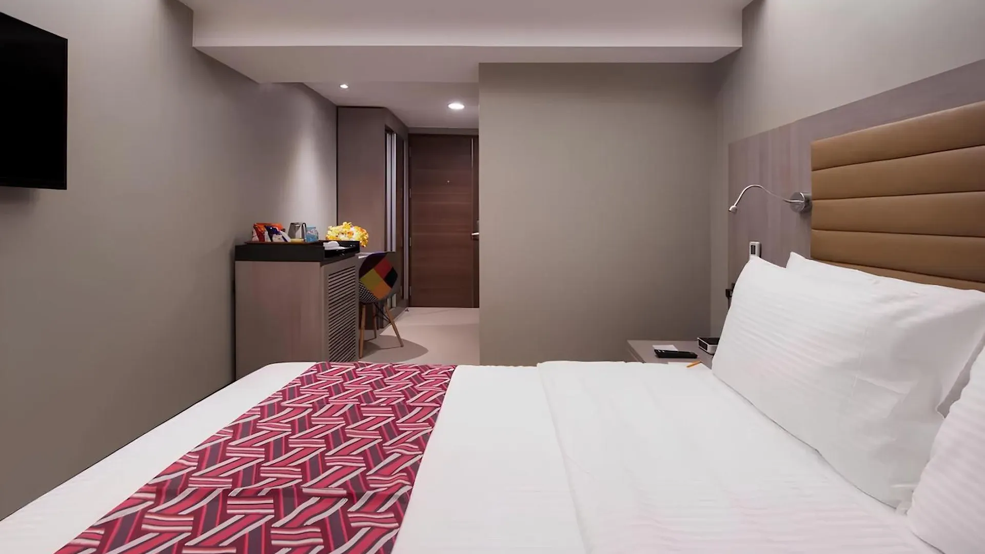 Solace Hotel 3*, Makati City