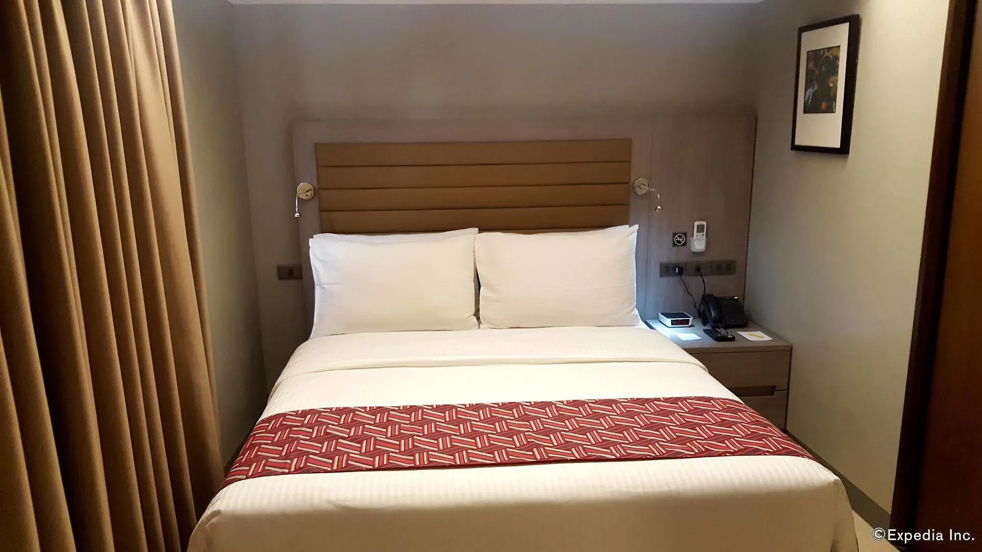 Solace Hotel 3*, Makati City